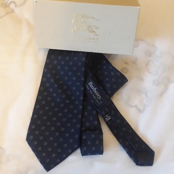 Burberry tie - Picture 3 of 5